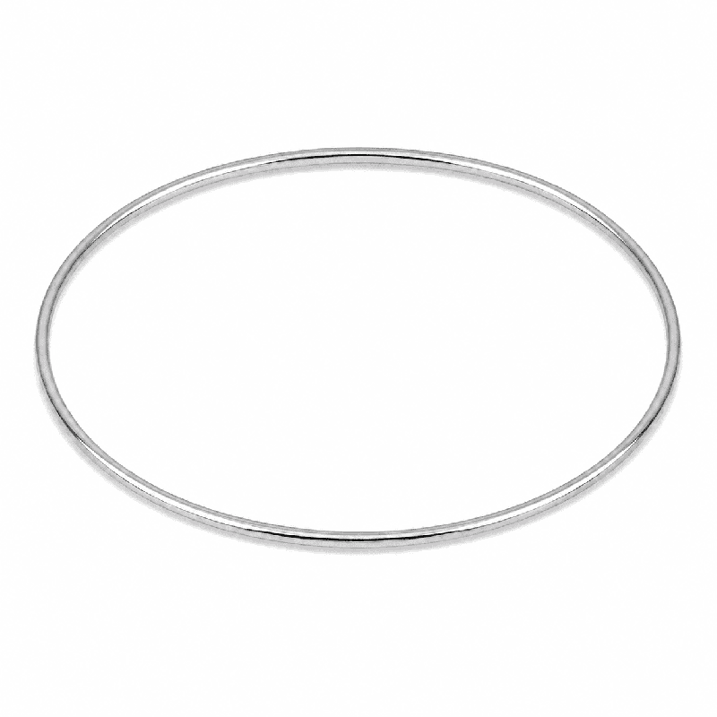 Brazalete fino de acero inoxidable con diseño minimalista y acabado brillante COLOR PLATA