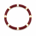 Pulsera elástica de diseño elegante con piezas tubulares y delicados detalles dorados y blancos.