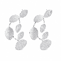 Pendientes largos con diseño inspirado en hojas y acabado satinado premium