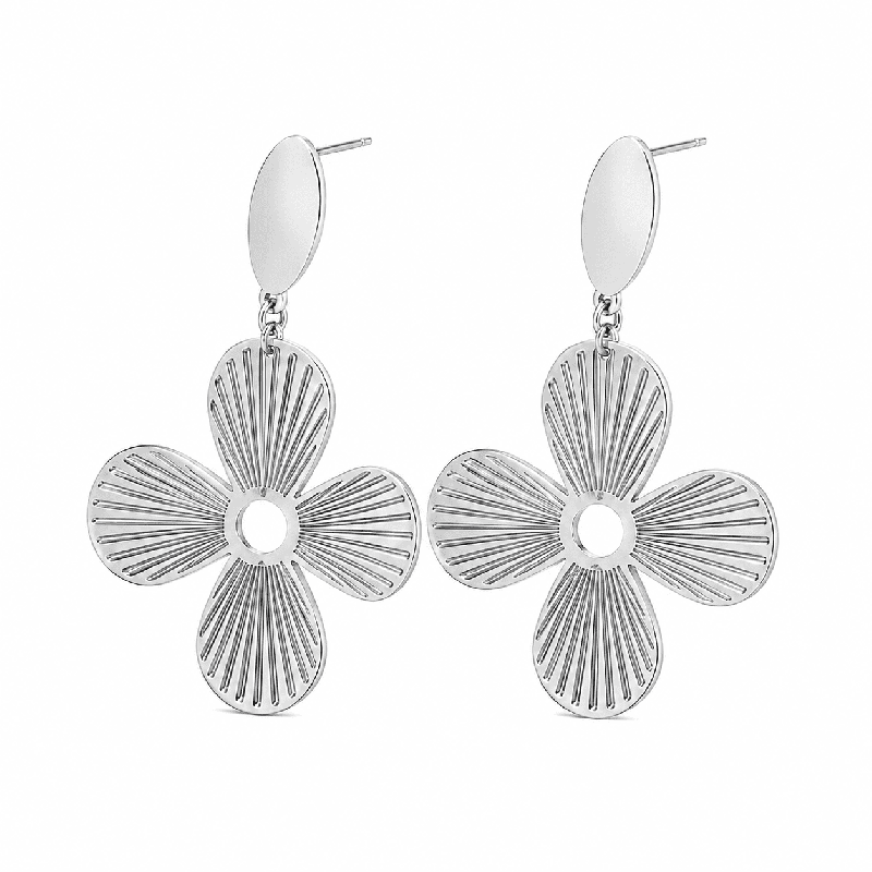 Pendientes largos con diseño floral moderno y acabado brillante premium.