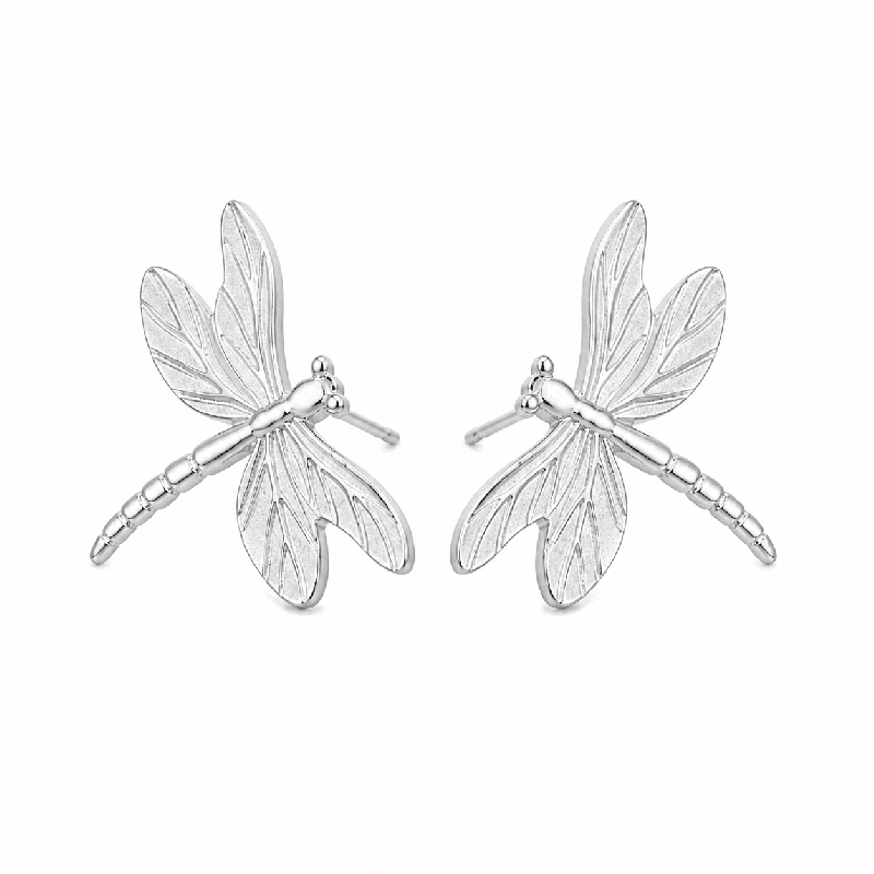 Pendientes en forma de libélula con acabado premium y diseño delicado inspirado en la naturaleza.