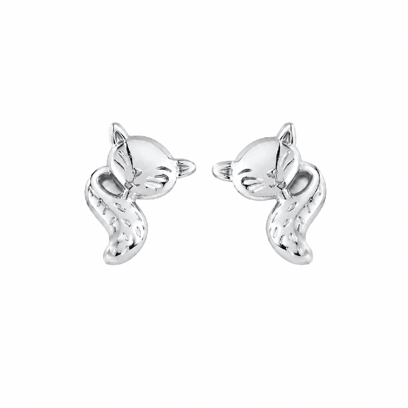 Pendientes delicados en forma de gatito con acabado premium y diseño elegante.
