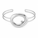 Brazalete rígido con diseño ovalado moderno y acabado brillante premium.