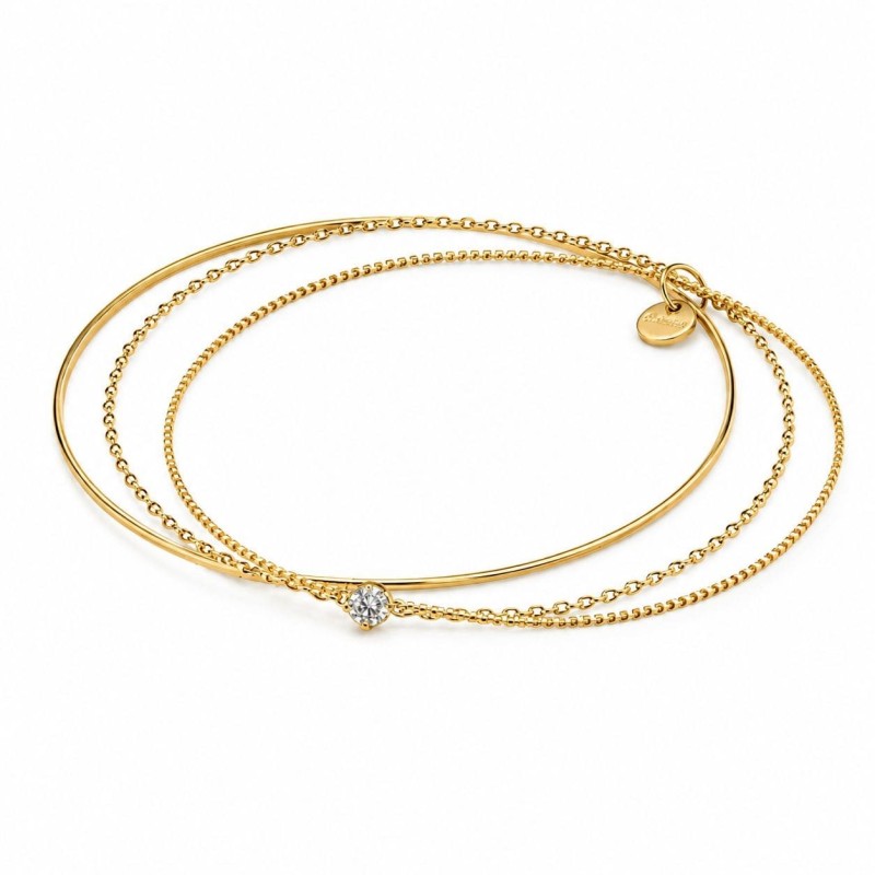 Set de pulseras finas en capas con diseño elegante y minimalista.