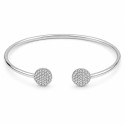 Brazalete abierto de diseño minimalista con detalles circulares efecto cristal y acabado premium.