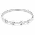 Pulsera  rígida de inspiración bamboo con acabado premium y delicados detalles efecto cristal.