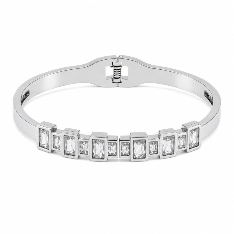 Pulsera rígida con circonitas rectangulares de acabado brillante que aportan un estilo elegante, moderno y sofisticado.