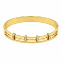 Pulsera rígida de diseño geométrico con delicados detalles de circonitas que aportan un brillo elegante y sofisticado.