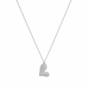 Collar delicado y sofisticado con colgante en forma de corazón asimétrico adornado con brillantes circonitas.
