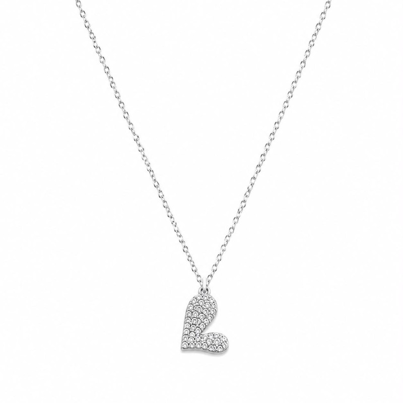 Collar delicado y sofisticado con colgante en forma de corazón asimétrico adornado con brillantes circonitas.