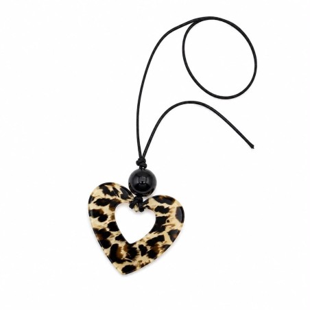 Collar de inspiración salvaje y sofisticada que combina un llamativo colgante en forma de corazón.
