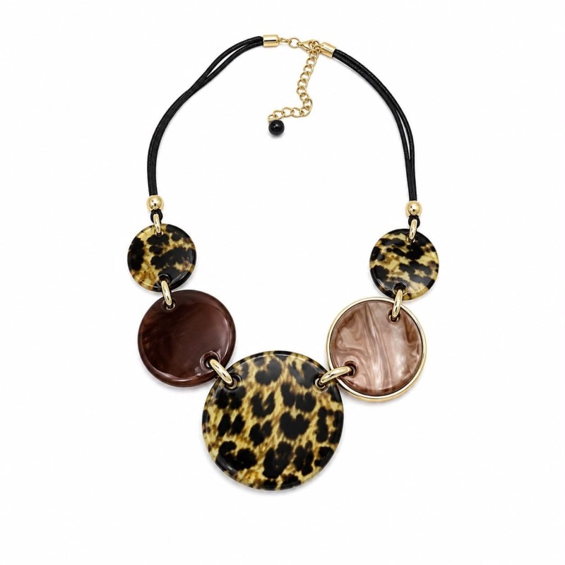 Collar de diseño exclusivo inspirado en la elegancia salvaje de los estampados naturales.