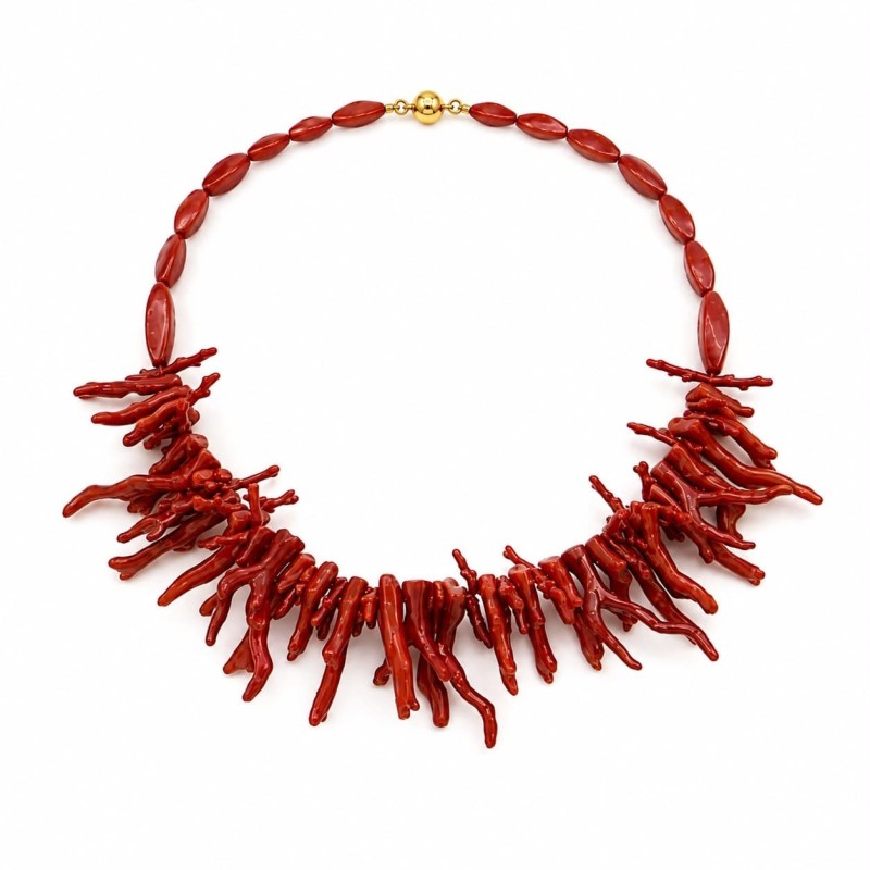 Collar de inspiración mediterránea con espectacular diseño efecto coral que aporta fuerza, personalidad y sofisticación.