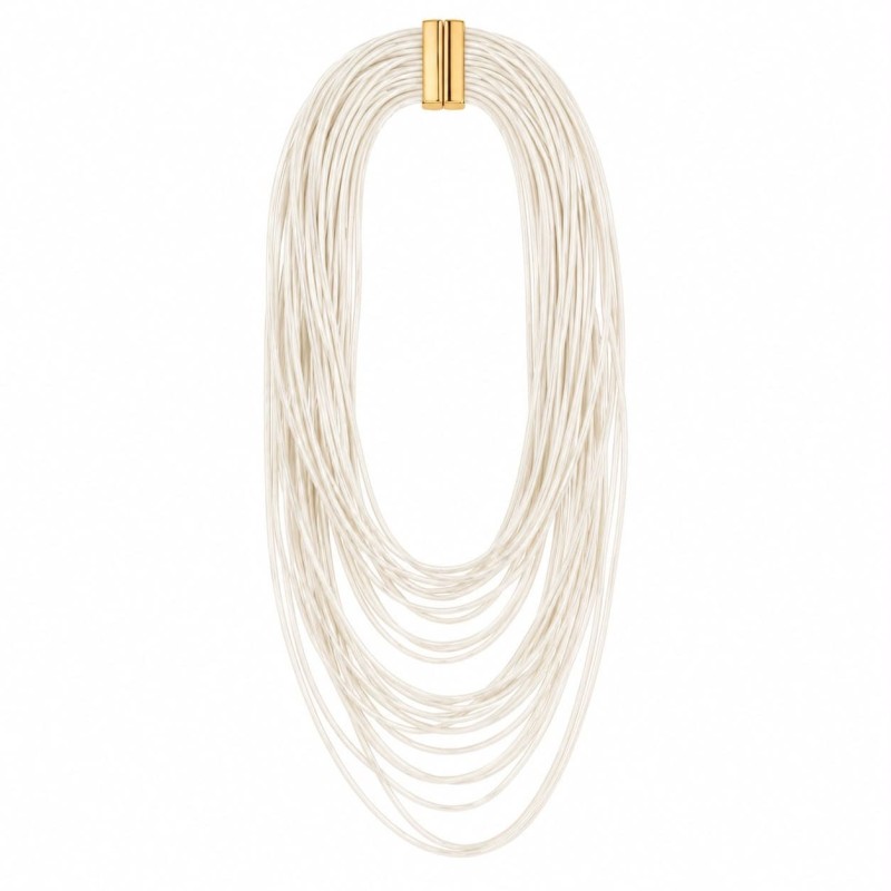 Collar de múltiples vueltas con diseño fluido y contemporáneo que destaca por su intenso tono rojo terracota.