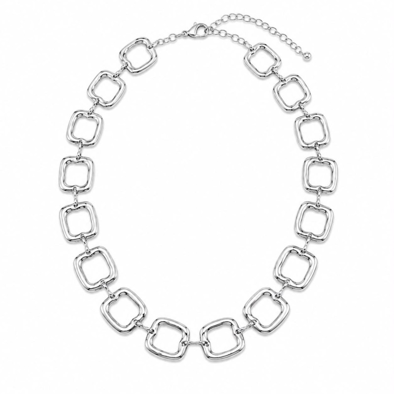 Collar de diseño geométrico compuesto por elegantes eslabones cuadrados de líneas suaves y acabado brillante.