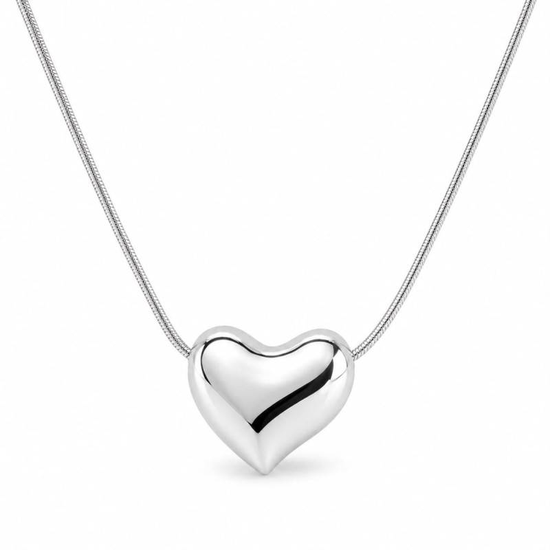 Collar de diseño minimalista con colgante de corazón volumétrico y acabado espejo que aporta elegancia.
