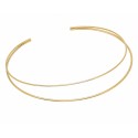 Collar rígido de líneas limpias y diseño minimalista que destaca por su elegancia discreta y sofisticada.