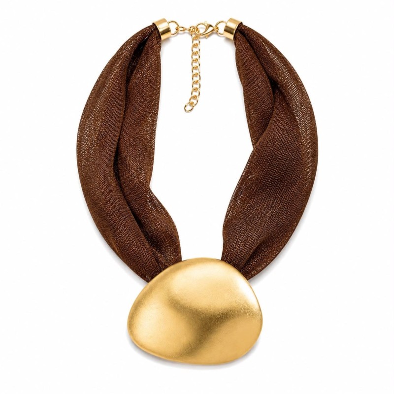 Collar de diseño artístico y contemporáneo que combina una elegante banda textil.