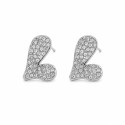 Pendientes en forma de corazón con pavé de circonitas que aportan un brillo sofisticado y elegante.