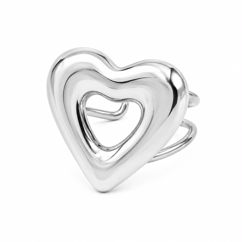 Anillo de inspiración romántica que combina delicadeza, elegancia y modernidad en una pieza única.