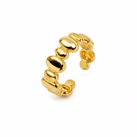 Anillo de diseño orgánico y contemporáneo inspirado en las formas suaves y naturales de los cantos rodados.
