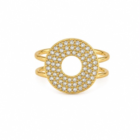 Anillo de diseño contemporáneo que destaca por su espectacular círculo de circonitas, una silueta elegante.