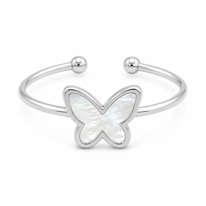 Anillo de diseño elegante y delicado que captura la belleza de una mariposa en una versión sofisticada y contemporánea.