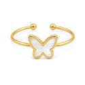 Anillo de diseño elegante y delicado que captura la belleza de una mariposa en una versión sofisticada y contemporánea.