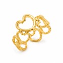 Anillo de diseño romántico y moderno compuesto por una delicada sucesión de corazones entrelazados.