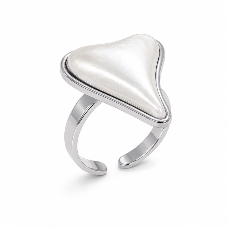 Anillo de diseño orgánico y sofisticado que destaca por su espectacular pieza central de nácar blanco.