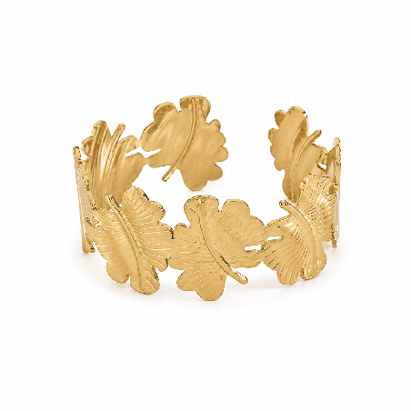 Brazalete de diseño inspirado en hojas tropicales con acabado elegante y sofisticado color dorado