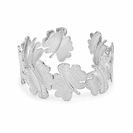 Brazalete de diseño inspirado en hojas tropicales con acabado elegante y sofisticado color plata
