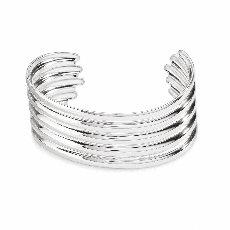 Brazalete tipo cuff de diseño multilínea con acabado dorado brillante y estilo elegante COLOR PLATA