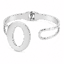Brazalete tipo cuff con diseño minimalista y detalle ovalado de acabado brillante COLOR PLATA