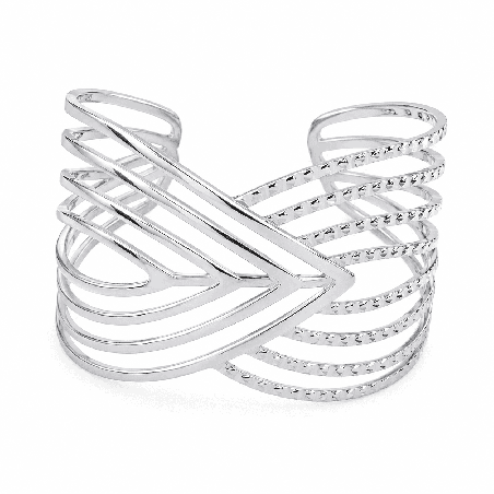 Brazalete tipo cuff con diseño geométrico multilínea y acabado brillante premium color plata
