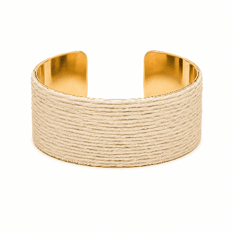 Brazalete tipo cuff de diseño ancho con elegante textura trenzada y acabado moderno COLOR BEIGE