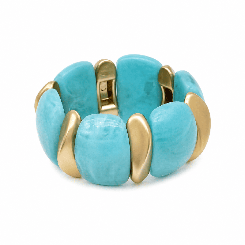 Brazalete ancho de estilo moderno y sofisticado, diseñado para aportar un toque elegante y premium a cualquier look color verde