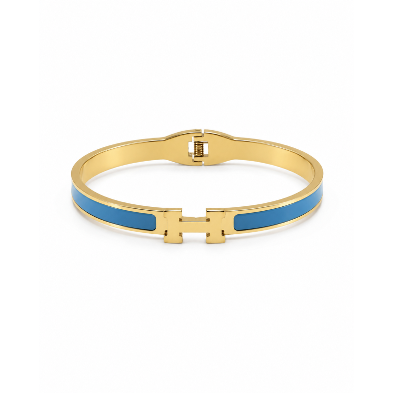 Brazalete rígido de diseño moderno con detalles esmaltados y acabado premium.